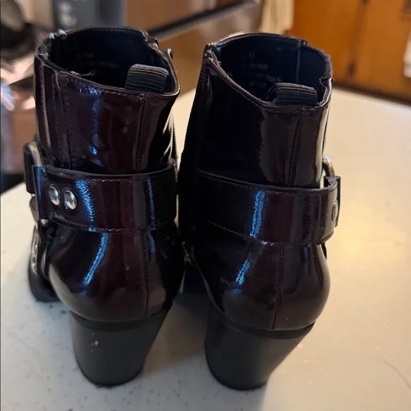 Women's Burgundy Ankle Boots - Picture 4 of 5